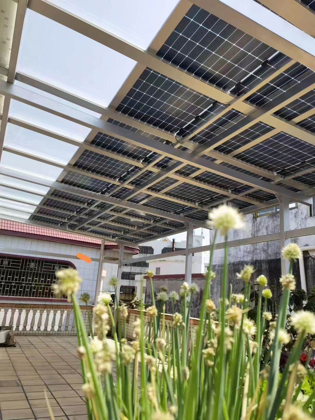 和田别墅家用屋顶太阳能发电系统安装